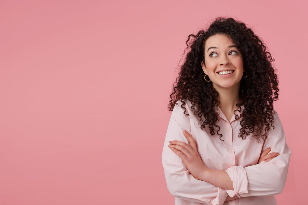 APROBADAS POR LAS CELEBRIDADES: LA SENSACIONAL TENDENCIA DEL CABELLO RIZADO